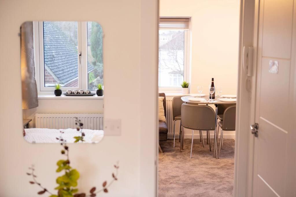 Walnut Flats-F5, Stylish 1-Bedroom - Parking, Netflix, Wifi - Close To Oxford, Bicester & Blenheim Palace Kidlington Zewnętrze zdjęcie