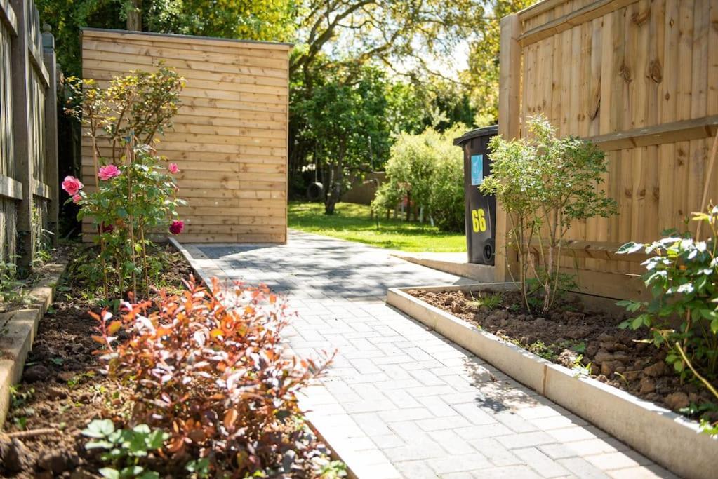 Walnut Flats-F5, Stylish 1-Bedroom - Parking, Netflix, Wifi - Close To Oxford, Bicester & Blenheim Palace Kidlington Zewnętrze zdjęcie