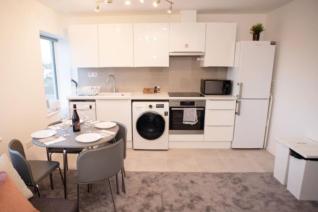 Walnut Flats-F5, Stylish 1-Bedroom - Parking, Netflix, Wifi - Close To Oxford, Bicester & Blenheim Palace Kidlington Zewnętrze zdjęcie
