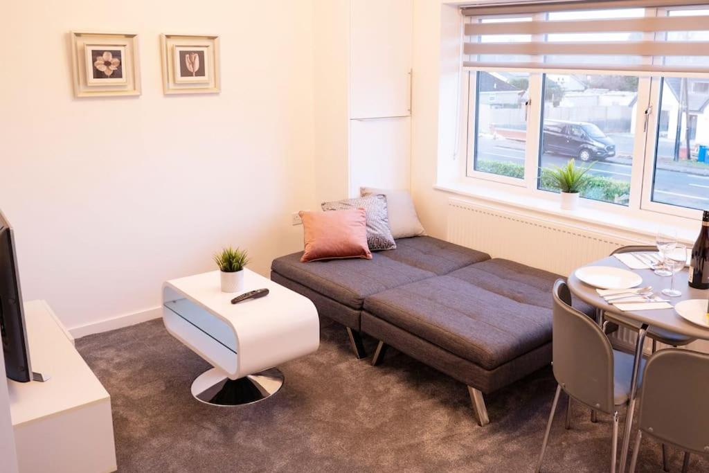 Walnut Flats-F5, Stylish 1-Bedroom - Parking, Netflix, Wifi - Close To Oxford, Bicester & Blenheim Palace Kidlington Zewnętrze zdjęcie