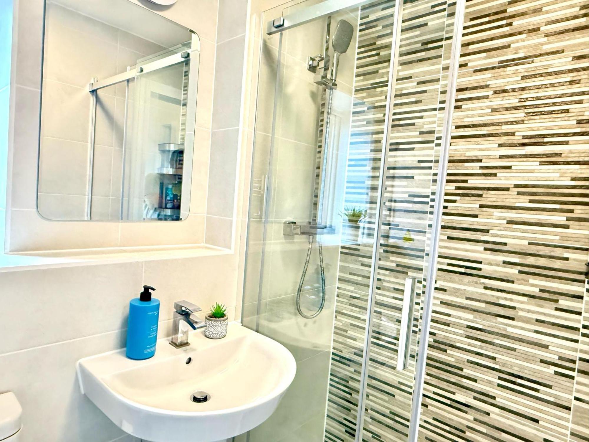 Walnut Flats-F5, Stylish 1-Bedroom - Parking, Netflix, Wifi - Close To Oxford, Bicester & Blenheim Palace Kidlington Zewnętrze zdjęcie