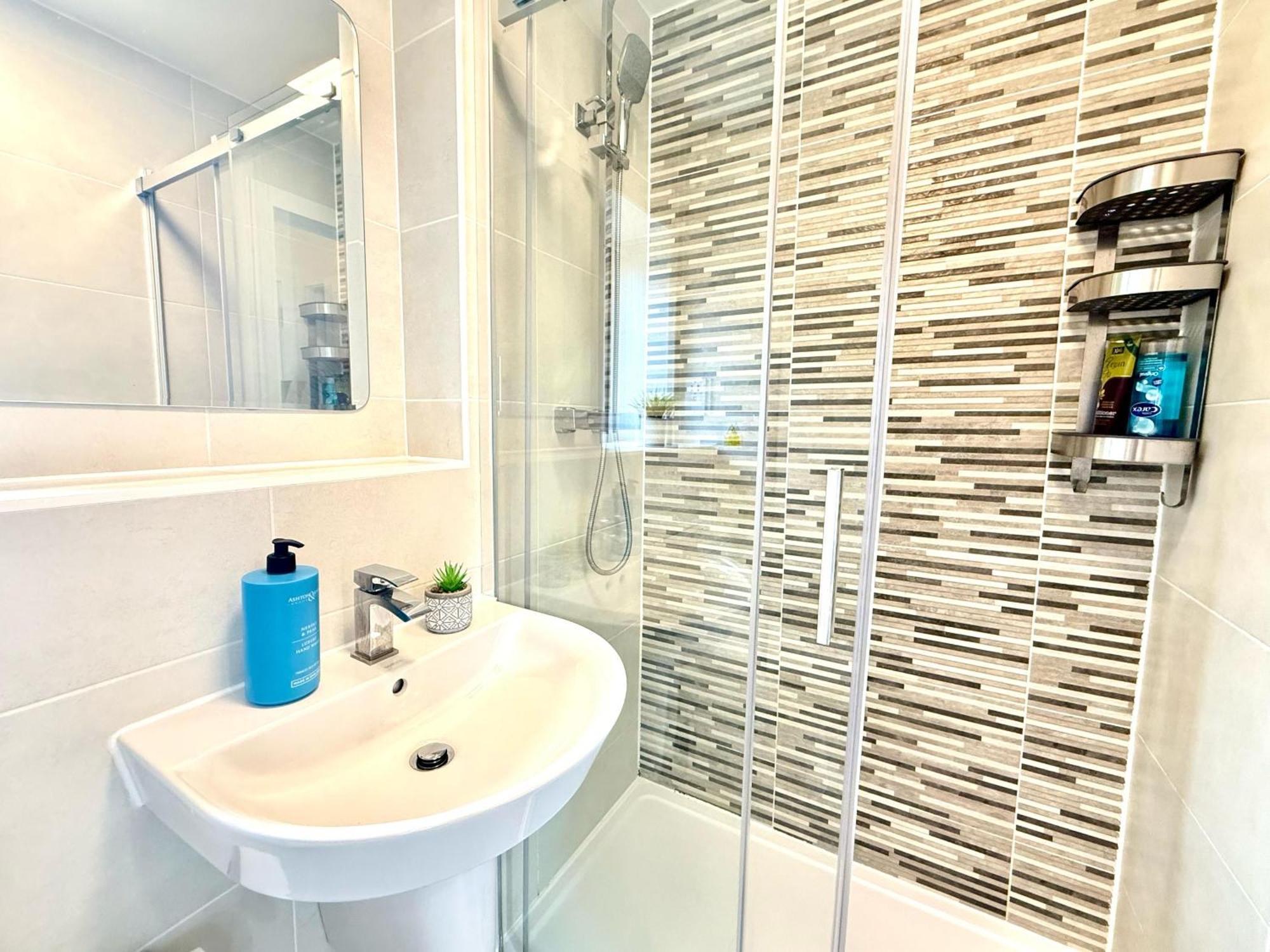 Walnut Flats-F5, Stylish 1-Bedroom - Parking, Netflix, Wifi - Close To Oxford, Bicester & Blenheim Palace Kidlington Zewnętrze zdjęcie