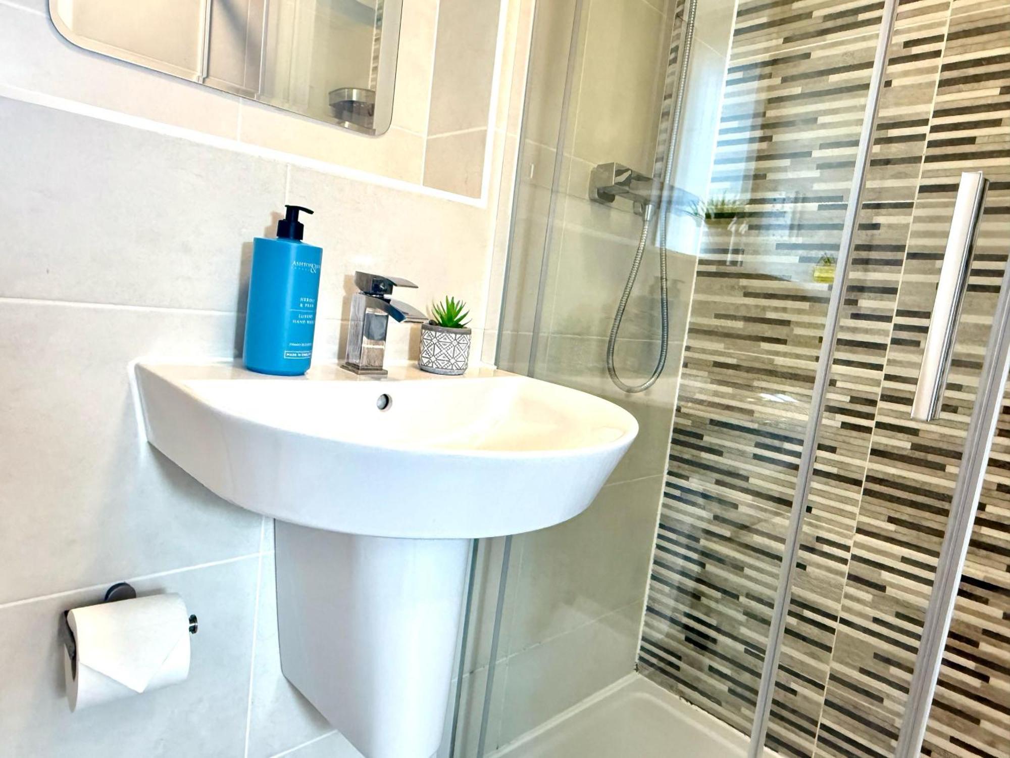 Walnut Flats-F5, Stylish 1-Bedroom - Parking, Netflix, Wifi - Close To Oxford, Bicester & Blenheim Palace Kidlington Zewnętrze zdjęcie
